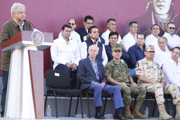 amlo-en-Tijuana-2.jpg