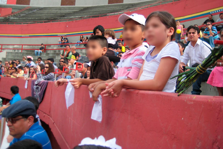 menores-en-corrida-de-toros.jpg