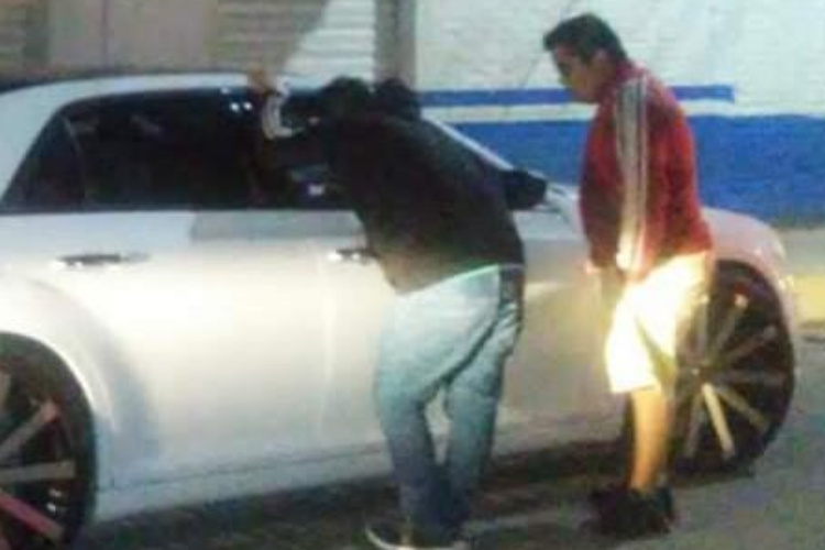 ballena-a-policia.jpg