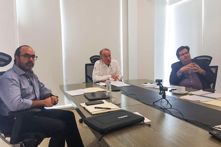 gobernador-jm-carreras-con-consejo-turismo.jpg