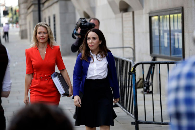 abogada-de-julian-assange-jennifer-robinson-y-dana-rohrabacher.jpg