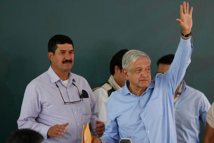 javier-corral-y-amlo.jpg