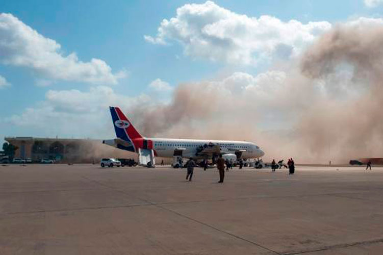 explosion-en-aeropuerto-de-yemen-2.jpg