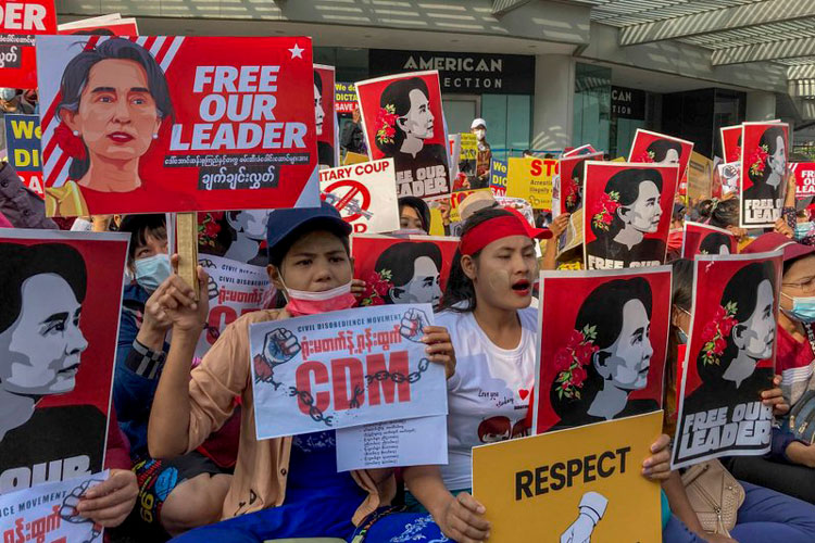 protesta-en-myanmar-aung-san-suu-kyi.jpg