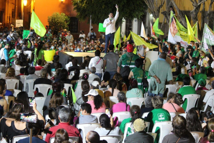 pollo-gallardo-Ricardo-Gallardo-7.jpg