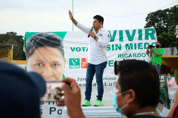 ricardo-gallardo-pollo-gallardo-2.jpg