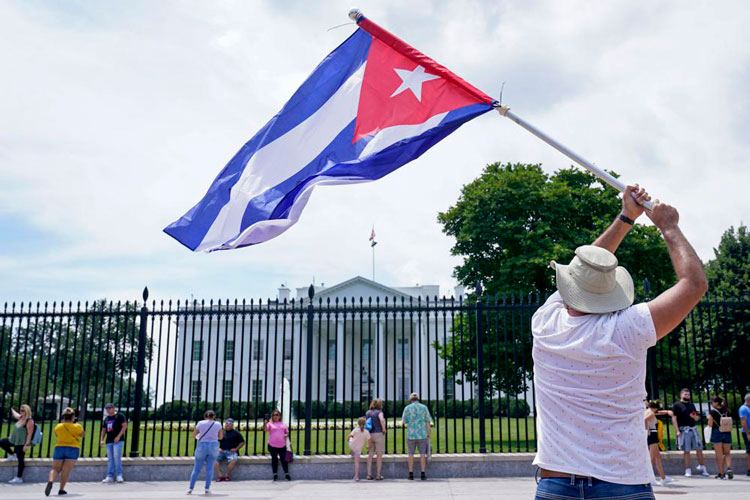 bandera-de-cuba-en-la-casa-blanca-1.jpg