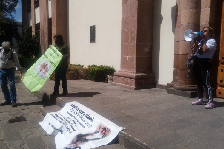 protesta-madre-de-alan-Francisco.jpg