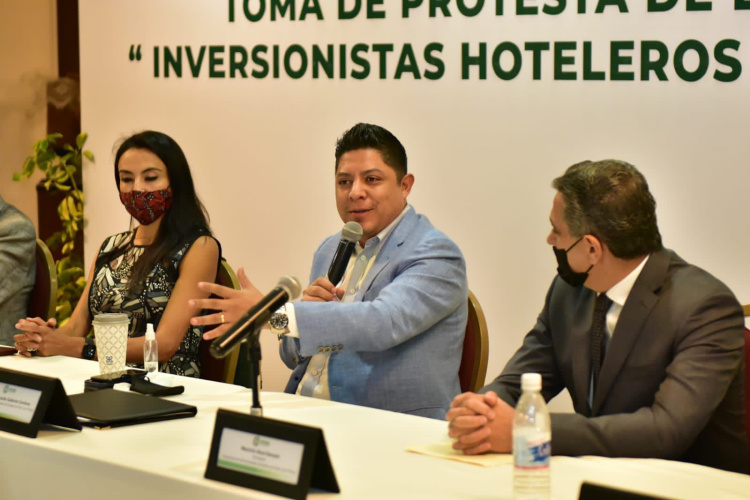 Ricardo-gallardo-pollo-gallardo-1.jpg