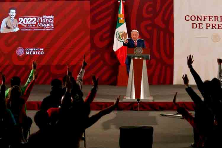 amlo-medicos.jpg