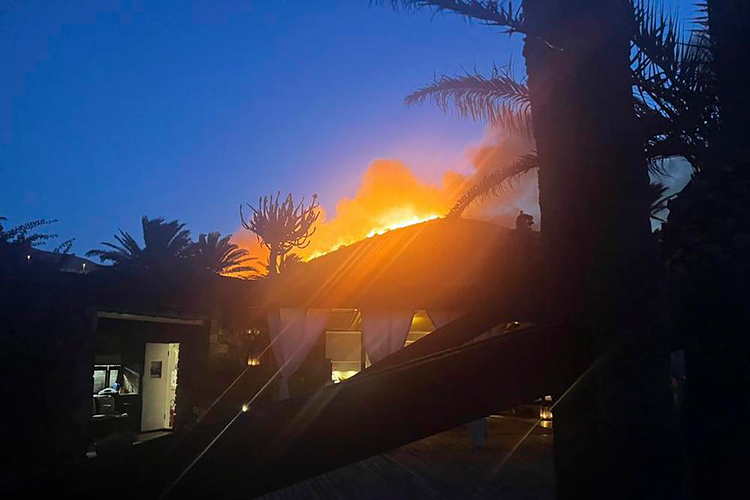 incendio-en-la-isla-siciliana-de-Pantelleria.jpg