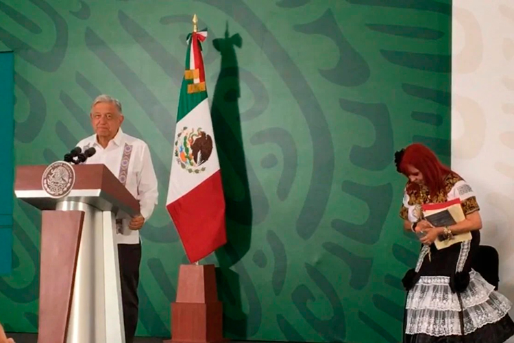 amlo-y-Layda-Sansores.jpg