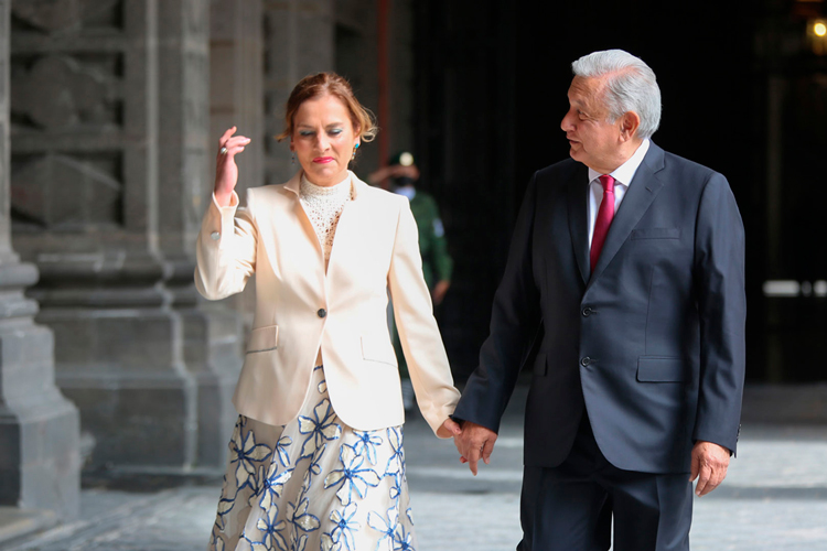 amlo-y-Beatriz-Gutierrez-2.jpg