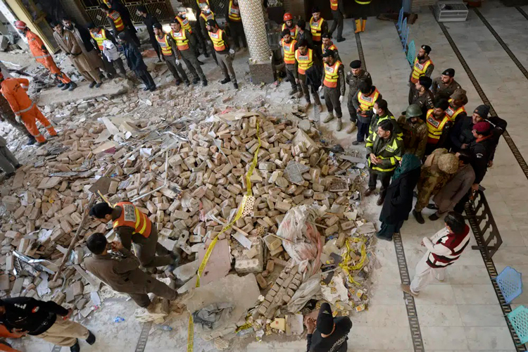 explosion-de-la-mezquita-en-pakistan-2.jpg