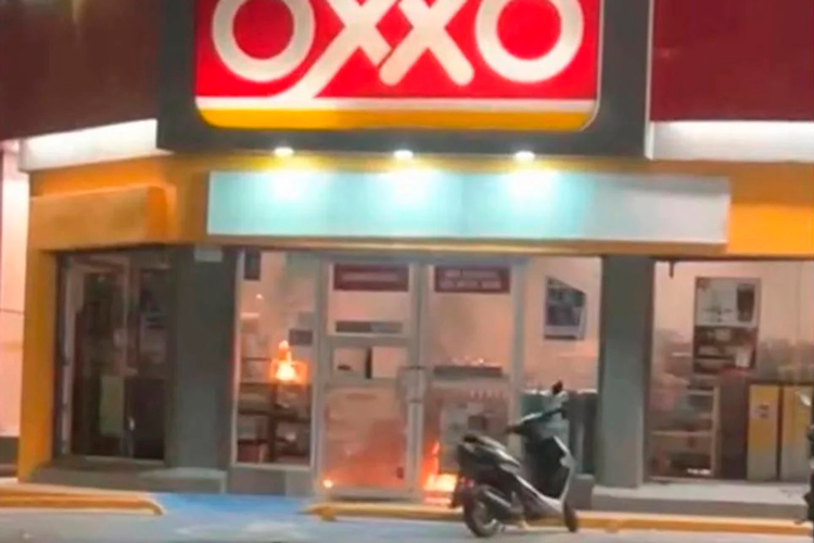 incendio-en-oxxo-en-guanajuato.jpg