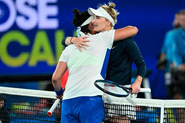 marketa-vondrousova-y-Ons-Jabeur.jpg