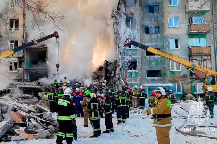 incendio-de-edificio-de-apartamentos-en-Novosibirsk-rusia-2.jpg