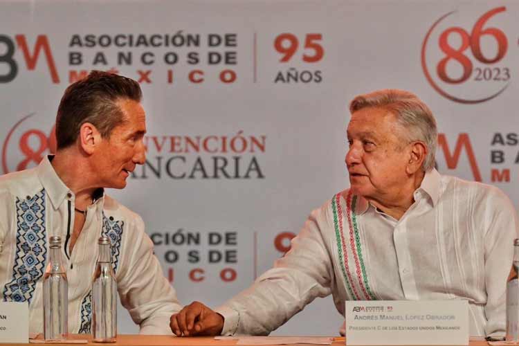 Daniel-Becker-y-amlo-2.jpg