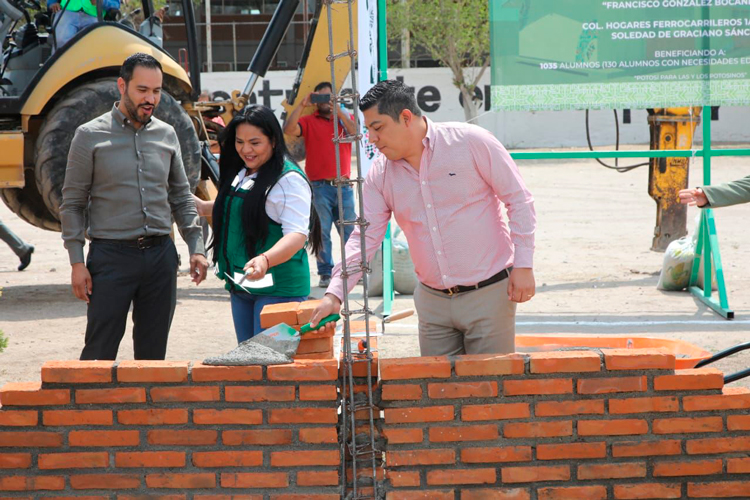 ricardo-gallardo-escuelas.jpg