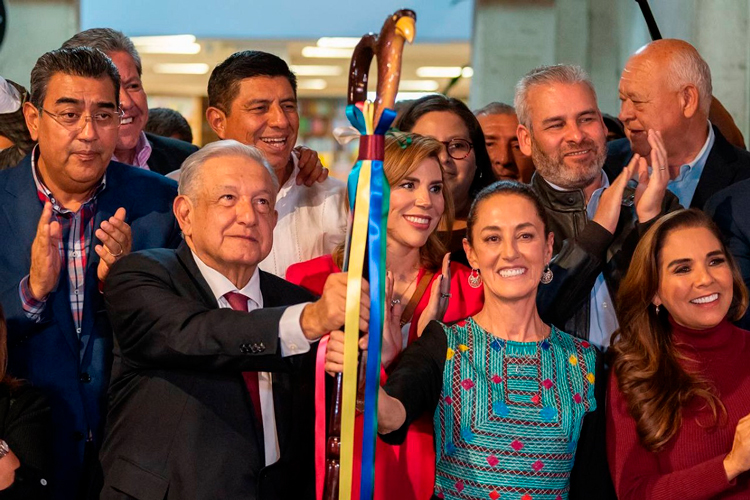 amlo-y-claudia-sheinbaum-baston-2.jpg