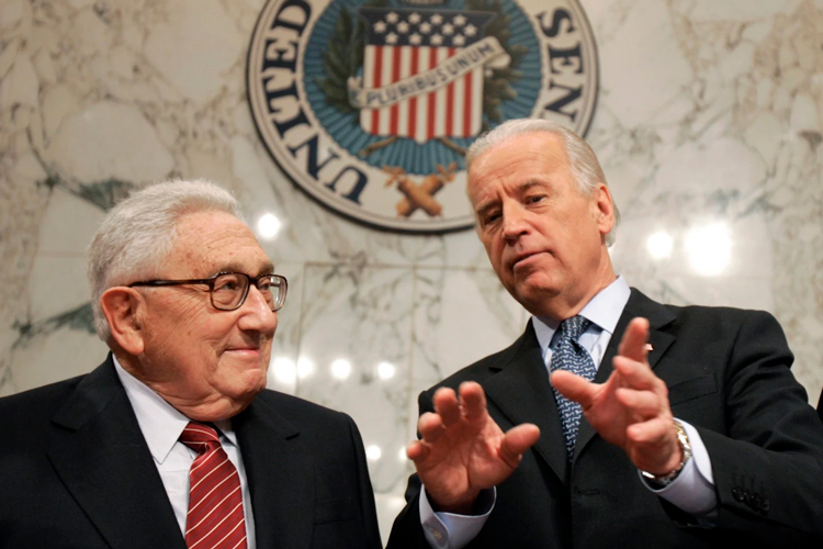 joe-biden-y-Henry-Kissinger.jpg