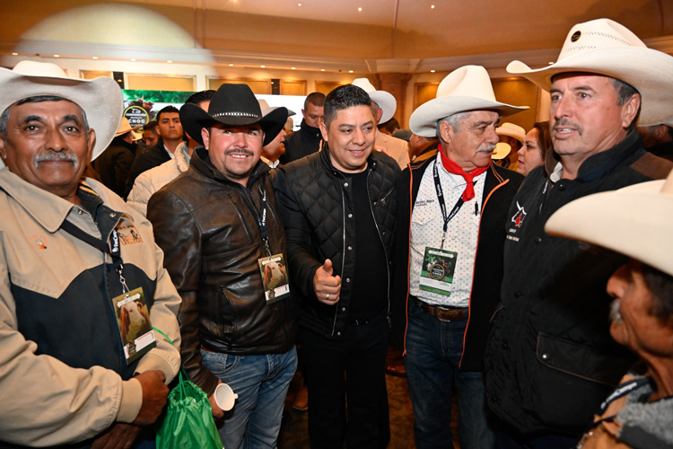 ricardo-gallardo-y-ganaderos.jpg