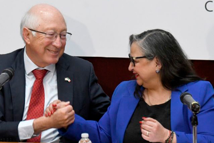 ken-salazar-y-norma-lucia-pina-2.jpg
