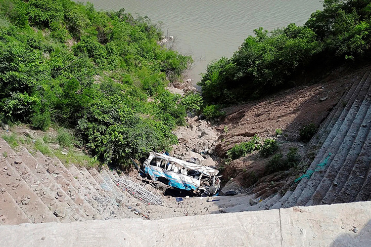 accidente-de-autobus-en-pakistan-2.jpg