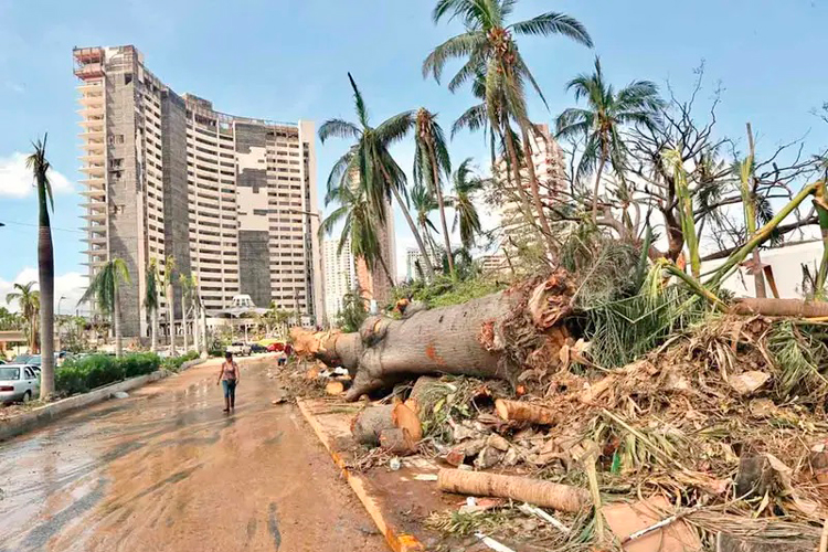 huracan-en-acapulco.jpg