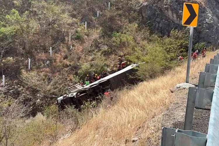 accidente-de-autobus-militantes-de-morena.jpg